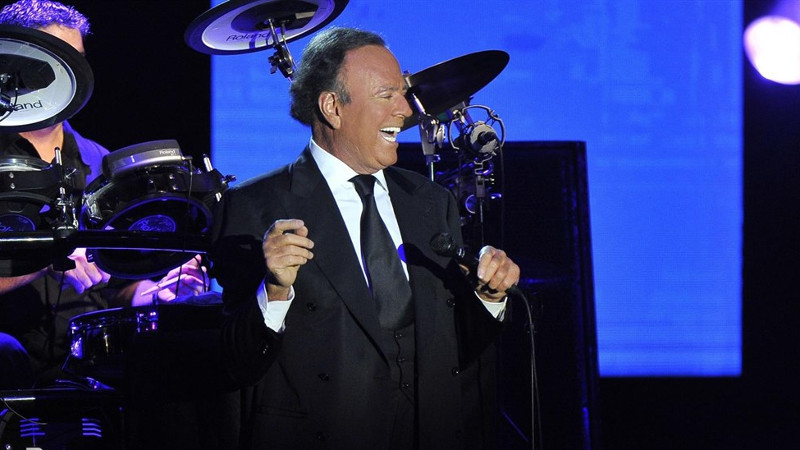 Julio Iglesias Prepara Un Libro De Memorias Fuerte Y Largo