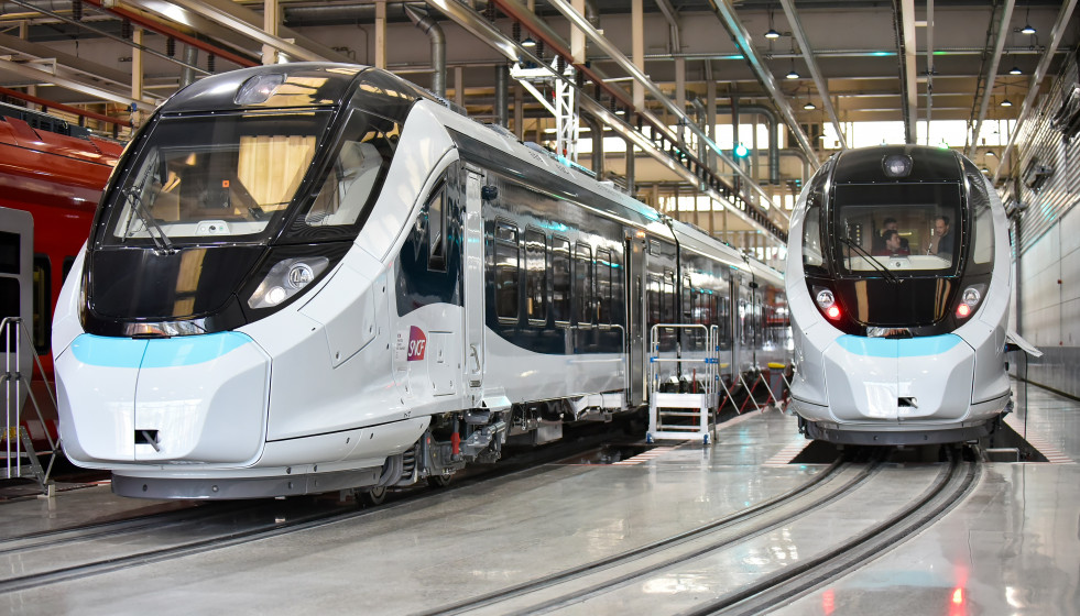 Archivo - Algunos de los nuevos trenes de ancho métrico de Renfe, en CAF, a 26 de febrero de 2024, en Beasain, Gipuzkoa, País Vasco (España).